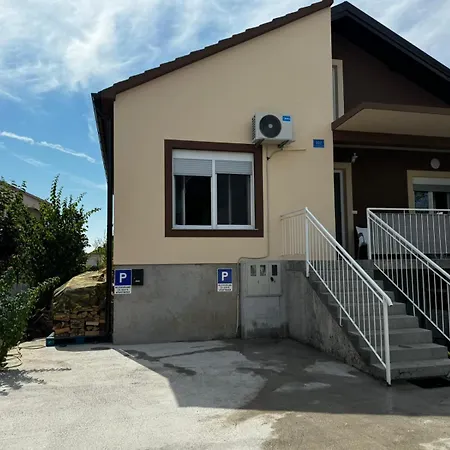 Maria Gloria 扎达尔